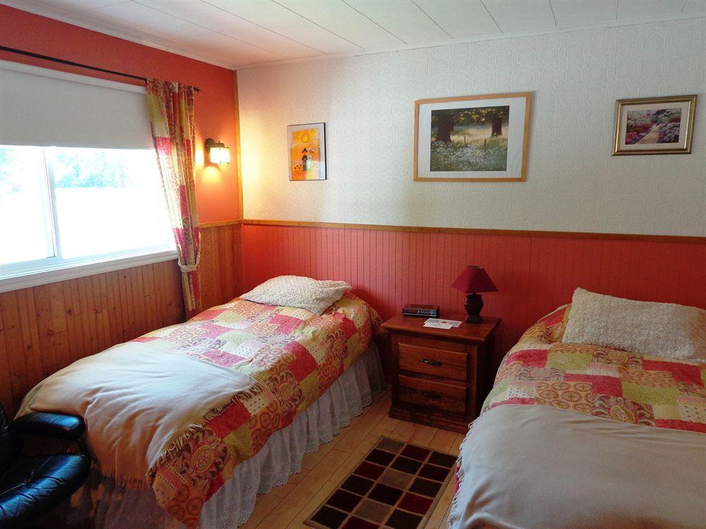 Motel Des Deux Lacs Waterloo Exterior foto
