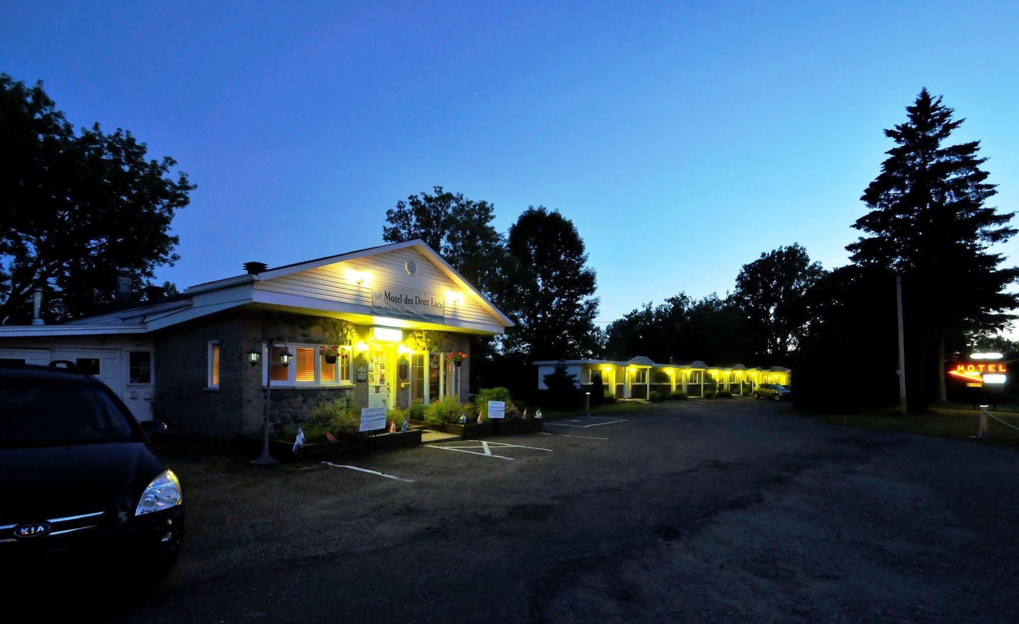 Motel Des Deux Lacs Waterloo Exterior foto
