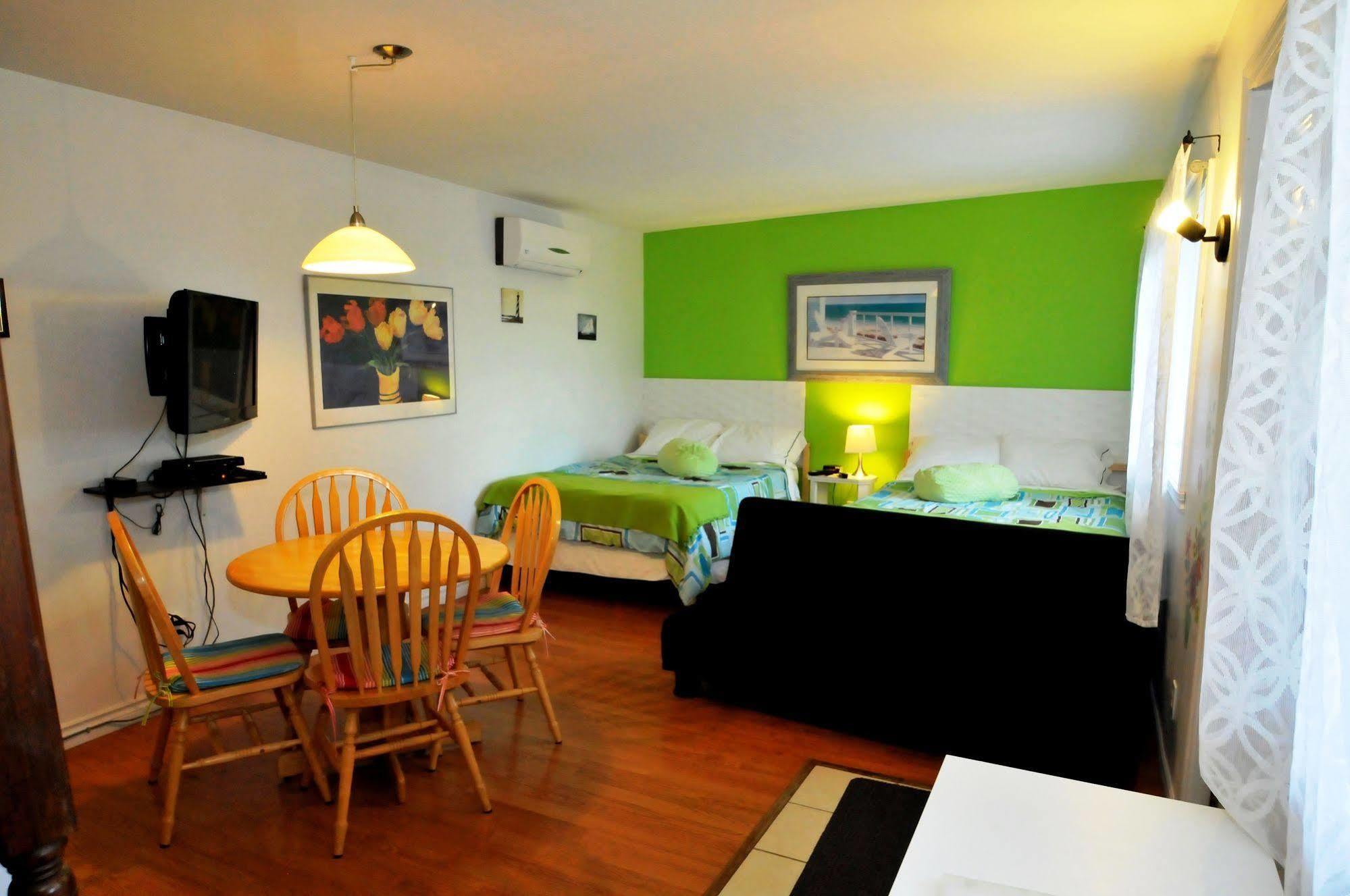 Motel Des Deux Lacs Waterloo Exterior foto